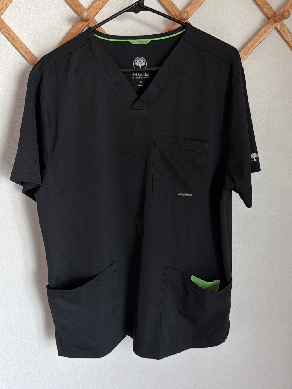 healing hands Matthew Men’s Scrub Top - Size Medium, Black & Green
